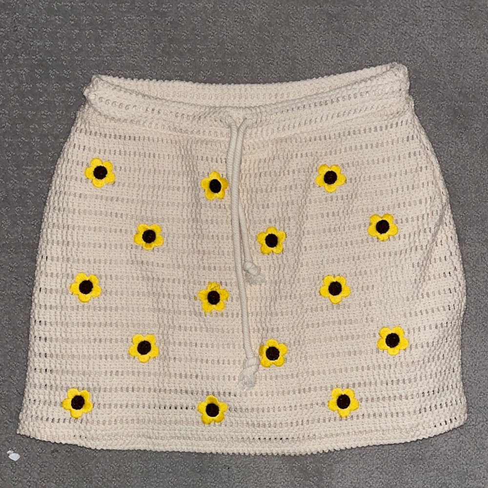 Zara crochet daisy skirt